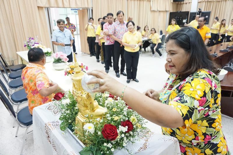 ภาพถ่าย ใช้ปุ่มลูกศร ซ้าย หรือ ขวา เลื่อนภาพถ่าย หรือปุ่มสามเหลี่ยมฉายภาพอัตโนมัติ  ถ้าต้องการบันทึกภาพ ใช้เมาส์คลิกขวาเลือกหัวข้อ  เป็นรูปภาพเป็น.. หรือ save as.. แสดงเต็มจอภาพ กุดปุ่ม F11 