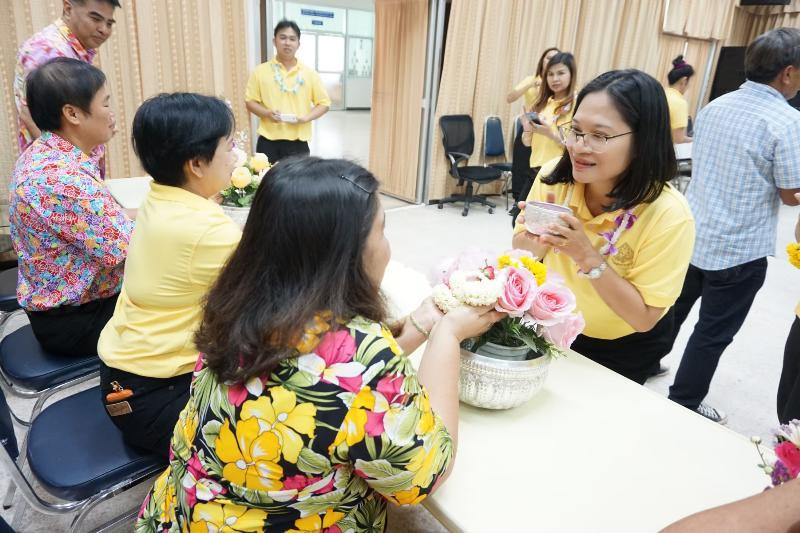 ภาพถ่าย ใช้ปุ่มลูกศร ซ้าย หรือ ขวา เลื่อนภาพถ่าย หรือปุ่มสามเหลี่ยมฉายภาพอัตโนมัติ  ถ้าต้องการบันทึกภาพ ใช้เมาส์คลิกขวาเลือกหัวข้อ  เป็นรูปภาพเป็น.. หรือ save as.. แสดงเต็มจอภาพ กุดปุ่ม F11 