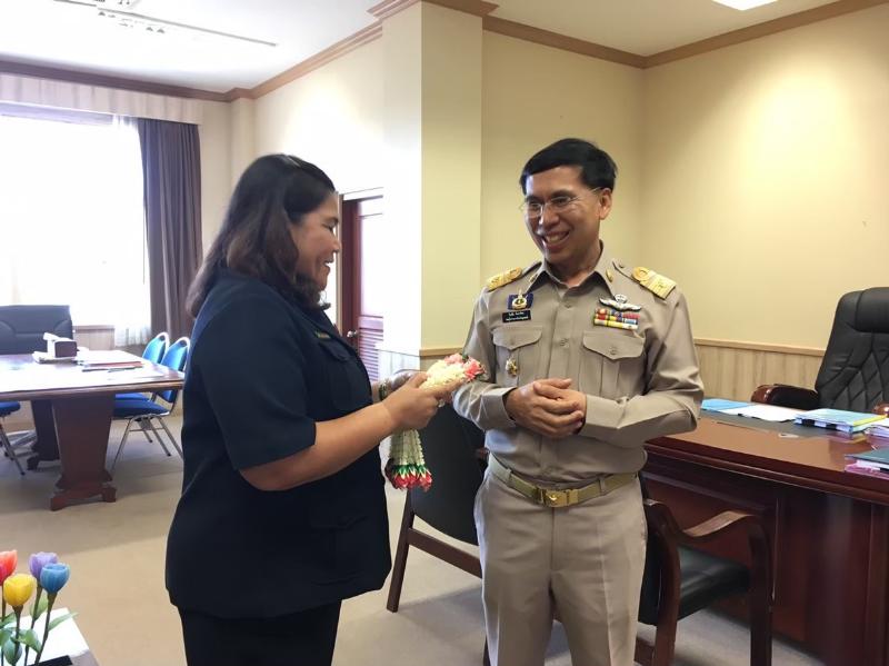 ภาพถ่าย ใช้ปุ่มลูกศร ซ้าย หรือ ขวา เลื่อนภาพถ่าย หรือปุ่มสามเหลี่ยมฉายภาพอัตโนมัติ  ถ้าต้องการบันทึกภาพ ใช้เมาส์คลิกขวาเลือกหัวข้อ  เป็นรูปภาพเป็น.. หรือ save as.. แสดงเต็มจอภาพ กุดปุ่ม F11 