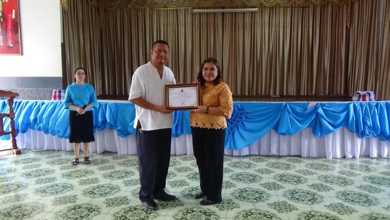 ภาพถ่าย ใช้ปุ่มลูกศร ซ้าย หรือ ขวา เลื่อนภาพถ่าย หรือปุ่มสามเหลี่ยมฉายภาพอัตโนมัติ  ถ้าต้องการบันทึกภาพ ใช้เมาส์คลิกขวาเลือกหัวข้อ  เป็นรูปภาพเป็น.. หรือ save as.. แสดงเต็มจอภาพ กุดปุ่ม F11 