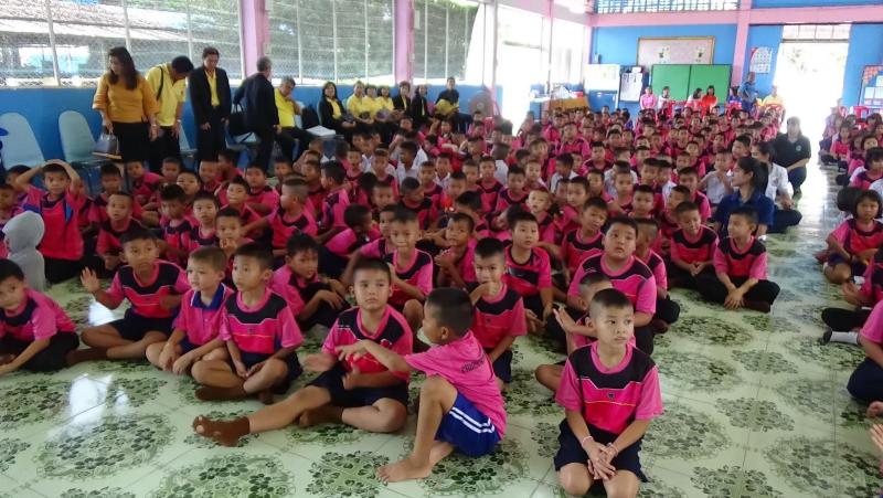 ภาพถ่าย ใช้ปุ่มลูกศร ซ้าย หรือ ขวา เลื่อนภาพถ่าย หรือปุ่มสามเหลี่ยมฉายภาพอัตโนมัติ  ถ้าต้องการบันทึกภาพ ใช้เมาส์คลิกขวาเลือกหัวข้อ  เป็นรูปภาพเป็น.. หรือ save as.. แสดงเต็มจอภาพ กุดปุ่ม F11 