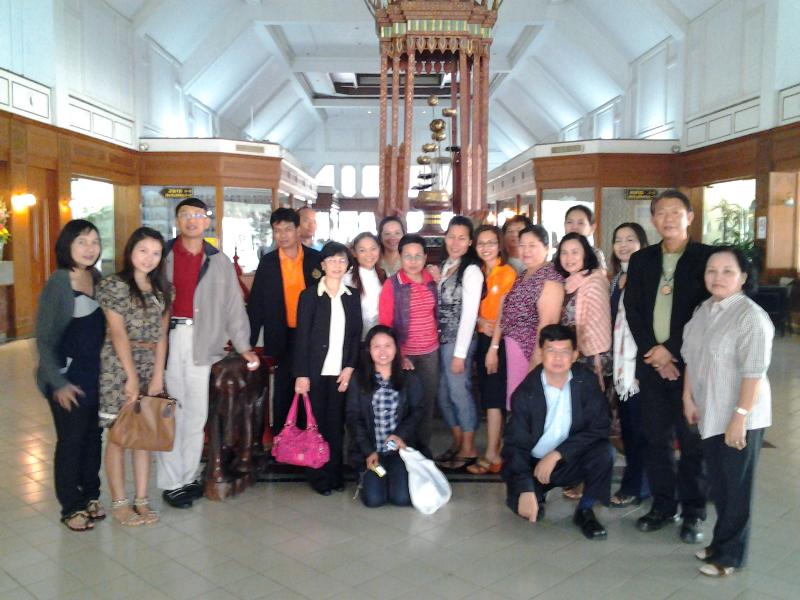 ภาพถ่าย ใช้ปุ่มลูกศร ซ้าย หรือ ขวา เลื่อนภาพถ่าย หรือปุ่มสามเหลี่ยมฉายภาพอัตโนมัติ  ถ้าต้องการบันทึกภาพ ใช้เมาส์คลิกขวาเลือกหัวข้อ  เป็นรูปภาพเป็น.. หรือ save as.. แสดงเต็มจอภาพ กุดปุ่ม F11 