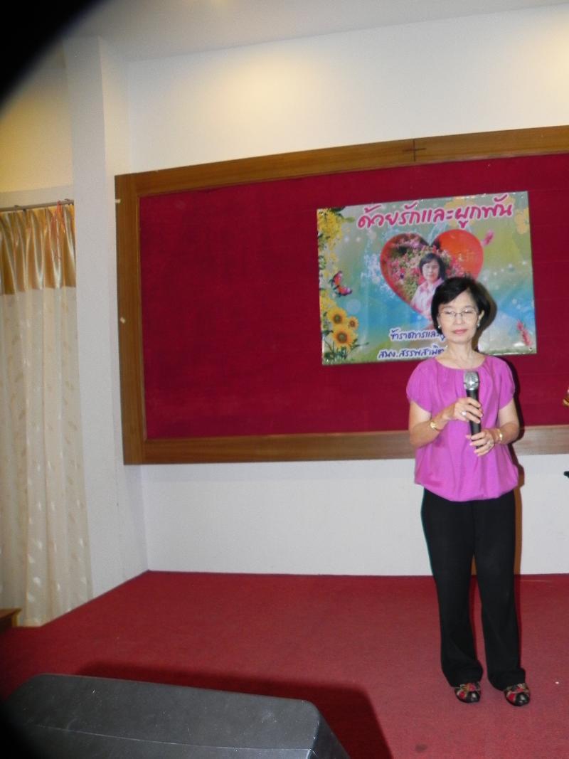 ภาพถ่าย ใช้ปุ่มลูกศร ซ้าย หรือ ขวา เลื่อนภาพถ่าย หรือปุ่มสามเหลี่ยมฉายภาพอัตโนมัติ  ถ้าต้องการบันทึกภาพ ใช้เมาส์คลิกขวาเลือกหัวข้อ  เป็นรูปภาพเป็น.. หรือ save as.. แสดงเต็มจอภาพ กุดปุ่ม F11 