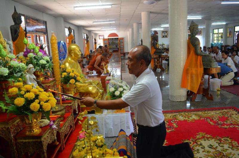 ภาพถ่าย ใช้ปุ่มลูกศร ซ้าย หรือ ขวา เลื่อนภาพถ่าย หรือปุ่มสามเหลี่ยมฉายภาพอัตโนมัติ  ถ้าต้องการบันทึกภาพ ใช้เมาส์คลิกขวาเลือกหัวข้อ  เป็นรูปภาพเป็น.. หรือ save as.. แสดงเต็มจอภาพ กุดปุ่ม F11 