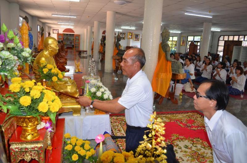 ภาพถ่าย ใช้ปุ่มลูกศร ซ้าย หรือ ขวา เลื่อนภาพถ่าย หรือปุ่มสามเหลี่ยมฉายภาพอัตโนมัติ  ถ้าต้องการบันทึกภาพ ใช้เมาส์คลิกขวาเลือกหัวข้อ  เป็นรูปภาพเป็น.. หรือ save as.. แสดงเต็มจอภาพ กุดปุ่ม F11 