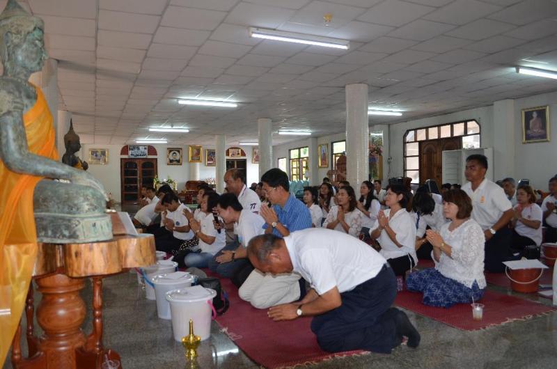 ภาพถ่าย ใช้ปุ่มลูกศร ซ้าย หรือ ขวา เลื่อนภาพถ่าย หรือปุ่มสามเหลี่ยมฉายภาพอัตโนมัติ  ถ้าต้องการบันทึกภาพ ใช้เมาส์คลิกขวาเลือกหัวข้อ  เป็นรูปภาพเป็น.. หรือ save as.. แสดงเต็มจอภาพ กุดปุ่ม F11 