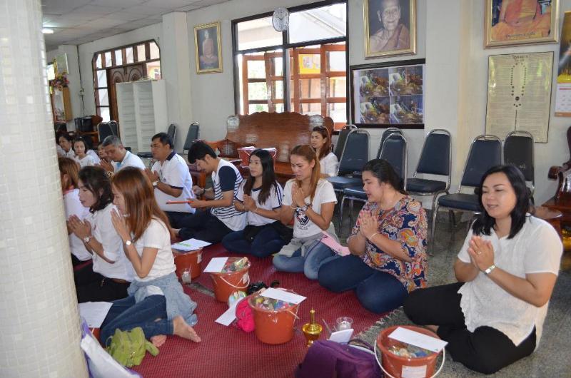 ภาพถ่าย ใช้ปุ่มลูกศร ซ้าย หรือ ขวา เลื่อนภาพถ่าย หรือปุ่มสามเหลี่ยมฉายภาพอัตโนมัติ  ถ้าต้องการบันทึกภาพ ใช้เมาส์คลิกขวาเลือกหัวข้อ  เป็นรูปภาพเป็น.. หรือ save as.. แสดงเต็มจอภาพ กุดปุ่ม F11 