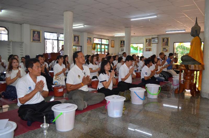 ภาพถ่าย ใช้ปุ่มลูกศร ซ้าย หรือ ขวา เลื่อนภาพถ่าย หรือปุ่มสามเหลี่ยมฉายภาพอัตโนมัติ  ถ้าต้องการบันทึกภาพ ใช้เมาส์คลิกขวาเลือกหัวข้อ  เป็นรูปภาพเป็น.. หรือ save as.. แสดงเต็มจอภาพ กุดปุ่ม F11 