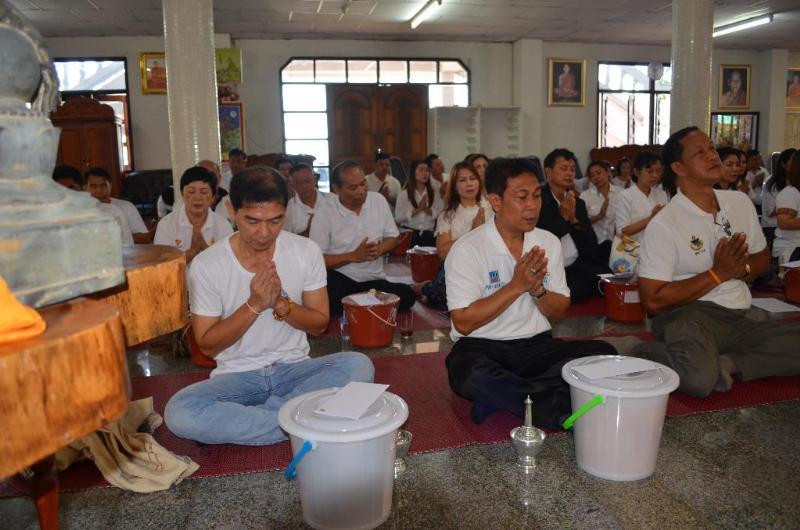 ภาพถ่าย ใช้ปุ่มลูกศร ซ้าย หรือ ขวา เลื่อนภาพถ่าย หรือปุ่มสามเหลี่ยมฉายภาพอัตโนมัติ  ถ้าต้องการบันทึกภาพ ใช้เมาส์คลิกขวาเลือกหัวข้อ  เป็นรูปภาพเป็น.. หรือ save as.. แสดงเต็มจอภาพ กุดปุ่ม F11 