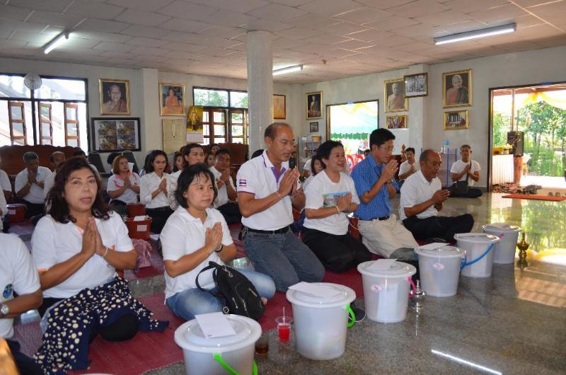 ภาพถ่าย ใช้ปุ่มลูกศร ซ้าย หรือ ขวา เลื่อนภาพถ่าย หรือปุ่มสามเหลี่ยมฉายภาพอัตโนมัติ  ถ้าต้องการบันทึกภาพ ใช้เมาส์คลิกขวาเลือกหัวข้อ  เป็นรูปภาพเป็น.. หรือ save as.. แสดงเต็มจอภาพ กุดปุ่ม F11 