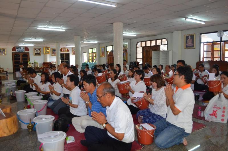 ภาพถ่าย ใช้ปุ่มลูกศร ซ้าย หรือ ขวา เลื่อนภาพถ่าย หรือปุ่มสามเหลี่ยมฉายภาพอัตโนมัติ  ถ้าต้องการบันทึกภาพ ใช้เมาส์คลิกขวาเลือกหัวข้อ  เป็นรูปภาพเป็น.. หรือ save as.. แสดงเต็มจอภาพ กุดปุ่ม F11 