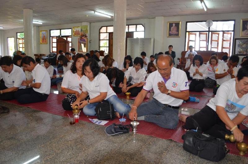 ภาพถ่าย ใช้ปุ่มลูกศร ซ้าย หรือ ขวา เลื่อนภาพถ่าย หรือปุ่มสามเหลี่ยมฉายภาพอัตโนมัติ  ถ้าต้องการบันทึกภาพ ใช้เมาส์คลิกขวาเลือกหัวข้อ  เป็นรูปภาพเป็น.. หรือ save as.. แสดงเต็มจอภาพ กุดปุ่ม F11 