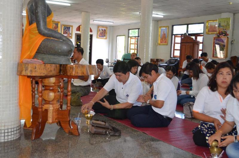 ภาพถ่าย ใช้ปุ่มลูกศร ซ้าย หรือ ขวา เลื่อนภาพถ่าย หรือปุ่มสามเหลี่ยมฉายภาพอัตโนมัติ  ถ้าต้องการบันทึกภาพ ใช้เมาส์คลิกขวาเลือกหัวข้อ  เป็นรูปภาพเป็น.. หรือ save as.. แสดงเต็มจอภาพ กุดปุ่ม F11 