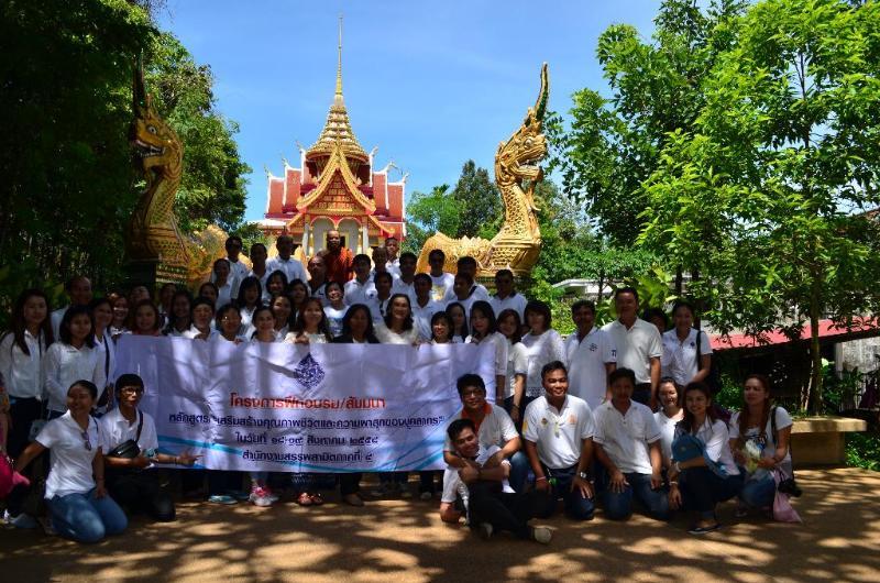 ภาพถ่าย ใช้ปุ่มลูกศร ซ้าย หรือ ขวา เลื่อนภาพถ่าย หรือปุ่มสามเหลี่ยมฉายภาพอัตโนมัติ  ถ้าต้องการบันทึกภาพ ใช้เมาส์คลิกขวาเลือกหัวข้อ  เป็นรูปภาพเป็น.. หรือ save as.. แสดงเต็มจอภาพ กุดปุ่ม F11 