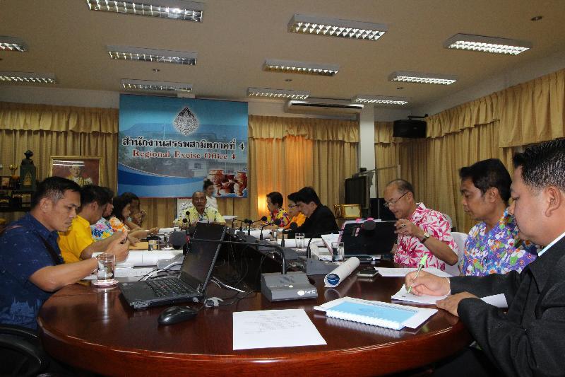 ภาพถ่าย ใช้ปุ่มลูกศร ซ้าย หรือ ขวา เลื่อนภาพถ่าย หรือปุ่มสามเหลี่ยมฉายภาพอัตโนมัติ  ถ้าต้องการบันทึกภาพ ใช้เมาส์คลิกขวาเลือกหัวข้อ  เป็นรูปภาพเป็น.. หรือ save as.. แสดงเต็มจอภาพ กุดปุ่ม F11 