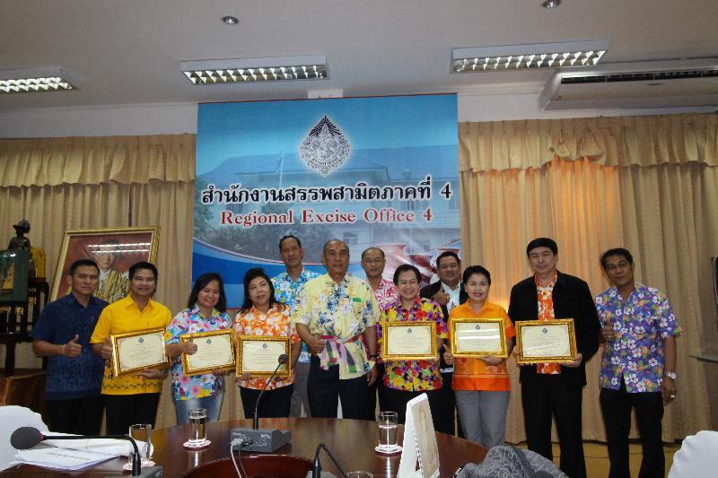 ภาพถ่าย ใช้ปุ่มลูกศร ซ้าย หรือ ขวา เลื่อนภาพถ่าย หรือปุ่มสามเหลี่ยมฉายภาพอัตโนมัติ  ถ้าต้องการบันทึกภาพ ใช้เมาส์คลิกขวาเลือกหัวข้อ  เป็นรูปภาพเป็น.. หรือ save as.. แสดงเต็มจอภาพ กุดปุ่ม F11 