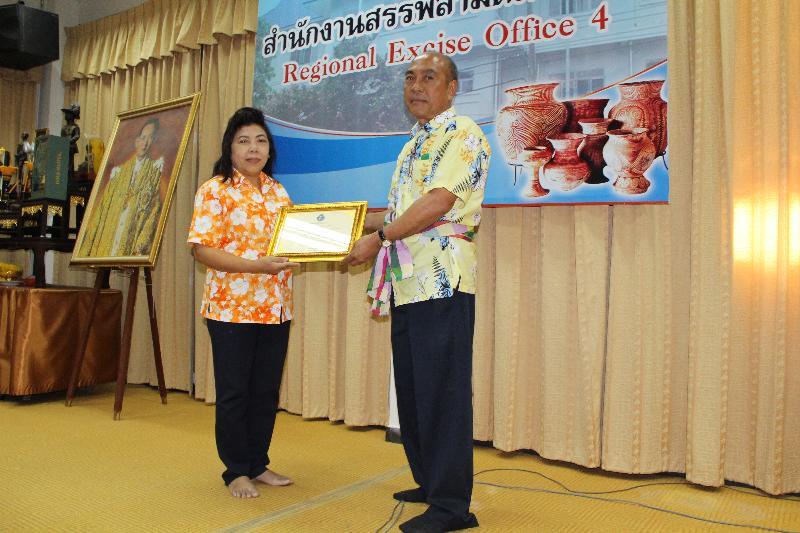 ภาพถ่าย ใช้ปุ่มลูกศร ซ้าย หรือ ขวา เลื่อนภาพถ่าย หรือปุ่มสามเหลี่ยมฉายภาพอัตโนมัติ  ถ้าต้องการบันทึกภาพ ใช้เมาส์คลิกขวาเลือกหัวข้อ  เป็นรูปภาพเป็น.. หรือ save as.. แสดงเต็มจอภาพ กุดปุ่ม F11 