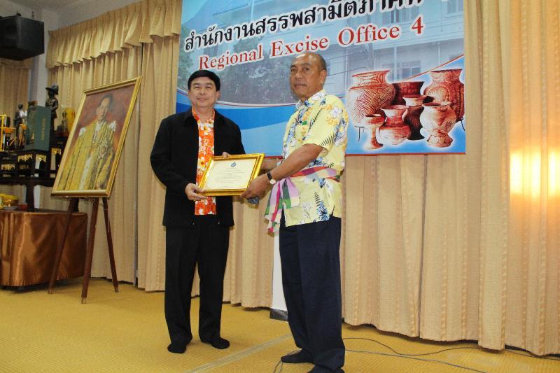 ภาพถ่าย ใช้ปุ่มลูกศร ซ้าย หรือ ขวา เลื่อนภาพถ่าย หรือปุ่มสามเหลี่ยมฉายภาพอัตโนมัติ  ถ้าต้องการบันทึกภาพ ใช้เมาส์คลิกขวาเลือกหัวข้อ  เป็นรูปภาพเป็น.. หรือ save as.. แสดงเต็มจอภาพ กุดปุ่ม F11 