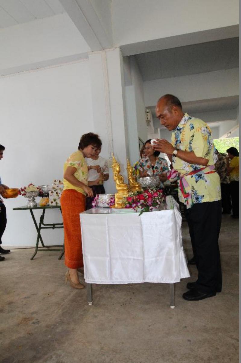 ภาพถ่าย ใช้ปุ่มลูกศร ซ้าย หรือ ขวา เลื่อนภาพถ่าย หรือปุ่มสามเหลี่ยมฉายภาพอัตโนมัติ  ถ้าต้องการบันทึกภาพ ใช้เมาส์คลิกขวาเลือกหัวข้อ  เป็นรูปภาพเป็น.. หรือ save as.. แสดงเต็มจอภาพ กุดปุ่ม F11 