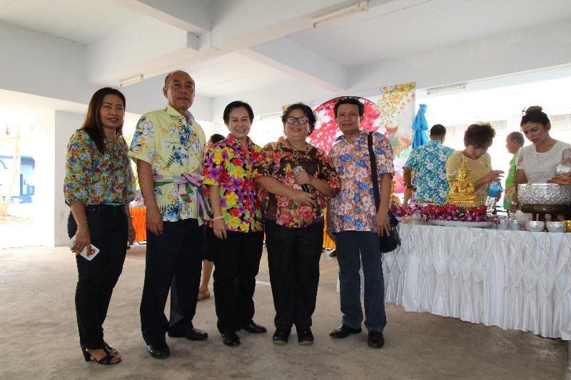 ภาพถ่าย ใช้ปุ่มลูกศร ซ้าย หรือ ขวา เลื่อนภาพถ่าย หรือปุ่มสามเหลี่ยมฉายภาพอัตโนมัติ  ถ้าต้องการบันทึกภาพ ใช้เมาส์คลิกขวาเลือกหัวข้อ  เป็นรูปภาพเป็น.. หรือ save as.. แสดงเต็มจอภาพ กุดปุ่ม F11 