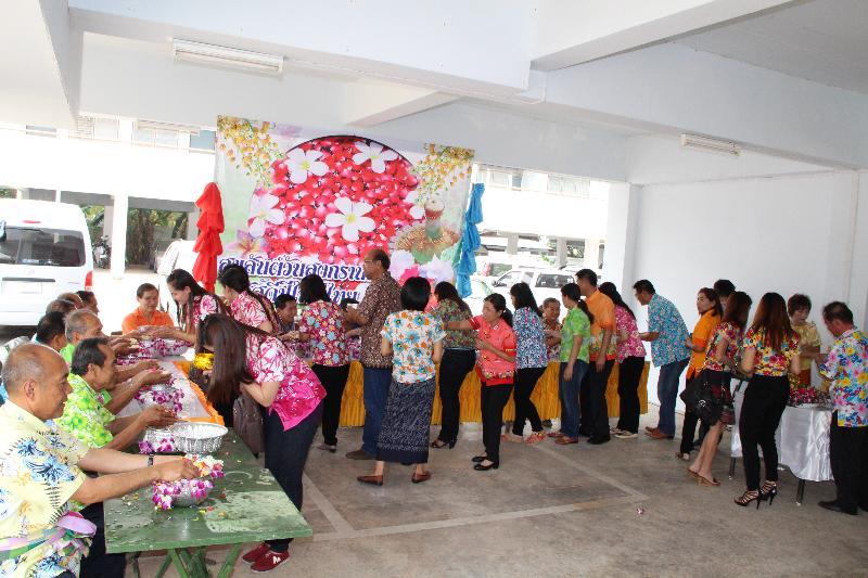 ภาพถ่าย ใช้ปุ่มลูกศร ซ้าย หรือ ขวา เลื่อนภาพถ่าย หรือปุ่มสามเหลี่ยมฉายภาพอัตโนมัติ  ถ้าต้องการบันทึกภาพ ใช้เมาส์คลิกขวาเลือกหัวข้อ  เป็นรูปภาพเป็น.. หรือ save as.. แสดงเต็มจอภาพ กุดปุ่ม F11 