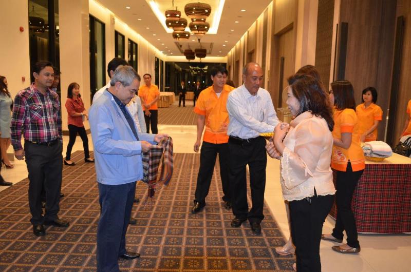 ภาพถ่าย ใช้ปุ่มลูกศร ซ้าย หรือ ขวา เลื่อนภาพถ่าย หรือปุ่มสามเหลี่ยมฉายภาพอัตโนมัติ  ถ้าต้องการบันทึกภาพ ใช้เมาส์คลิกขวาเลือกหัวข้อ  เป็นรูปภาพเป็น.. หรือ save as.. แสดงเต็มจอภาพ กุดปุ่ม F11 