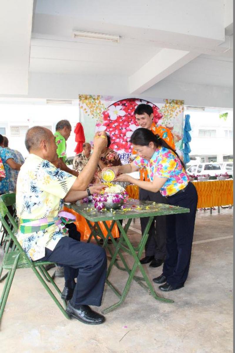 ภาพถ่าย ใช้ปุ่มลูกศร ซ้าย หรือ ขวา เลื่อนภาพถ่าย หรือปุ่มสามเหลี่ยมฉายภาพอัตโนมัติ  ถ้าต้องการบันทึกภาพ ใช้เมาส์คลิกขวาเลือกหัวข้อ  เป็นรูปภาพเป็น.. หรือ save as.. แสดงเต็มจอภาพ กุดปุ่ม F11 