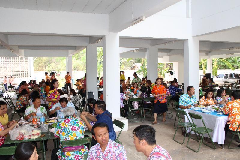 ภาพถ่าย ใช้ปุ่มลูกศร ซ้าย หรือ ขวา เลื่อนภาพถ่าย หรือปุ่มสามเหลี่ยมฉายภาพอัตโนมัติ  ถ้าต้องการบันทึกภาพ ใช้เมาส์คลิกขวาเลือกหัวข้อ  เป็นรูปภาพเป็น.. หรือ save as.. แสดงเต็มจอภาพ กุดปุ่ม F11 