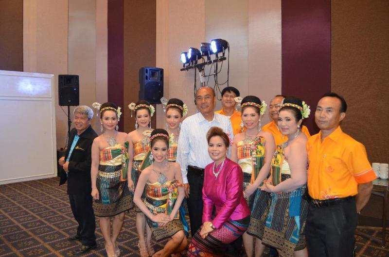 ภาพถ่าย ใช้ปุ่มลูกศร ซ้าย หรือ ขวา เลื่อนภาพถ่าย หรือปุ่มสามเหลี่ยมฉายภาพอัตโนมัติ  ถ้าต้องการบันทึกภาพ ใช้เมาส์คลิกขวาเลือกหัวข้อ  เป็นรูปภาพเป็น.. หรือ save as.. แสดงเต็มจอภาพ กุดปุ่ม F11 