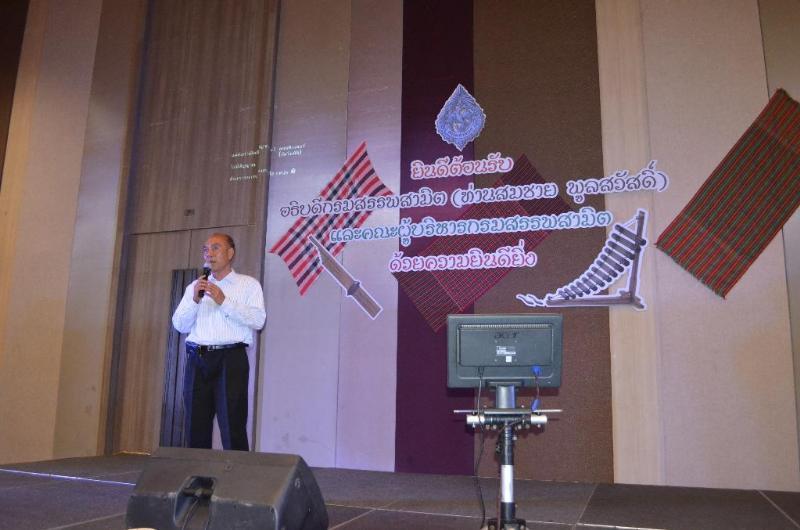 ภาพถ่าย ใช้ปุ่มลูกศร ซ้าย หรือ ขวา เลื่อนภาพถ่าย หรือปุ่มสามเหลี่ยมฉายภาพอัตโนมัติ  ถ้าต้องการบันทึกภาพ ใช้เมาส์คลิกขวาเลือกหัวข้อ  เป็นรูปภาพเป็น.. หรือ save as.. แสดงเต็มจอภาพ กุดปุ่ม F11 