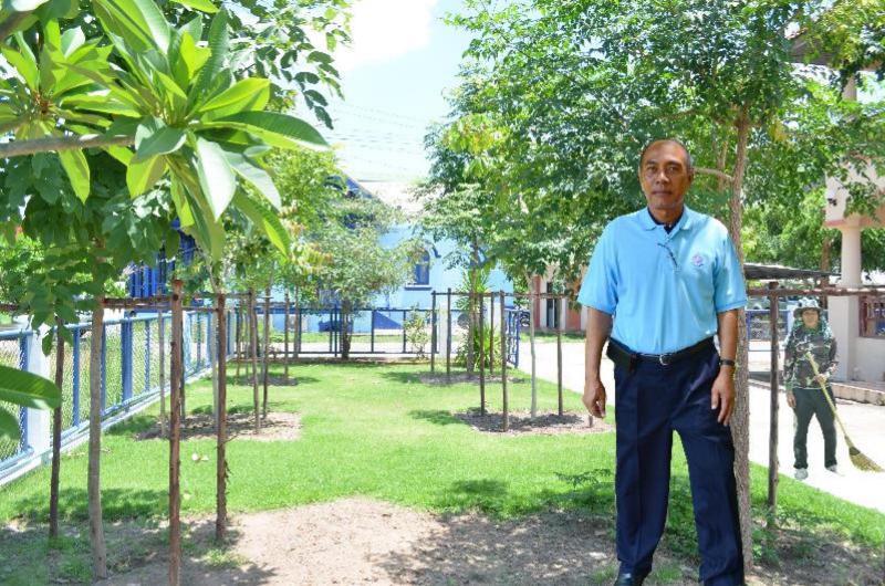 ภาพถ่าย ใช้ปุ่มลูกศร ซ้าย หรือ ขวา เลื่อนภาพถ่าย หรือปุ่มสามเหลี่ยมฉายภาพอัตโนมัติ  ถ้าต้องการบันทึกภาพ ใช้เมาส์คลิกขวาเลือกหัวข้อ  เป็นรูปภาพเป็น.. หรือ save as.. แสดงเต็มจอภาพ กุดปุ่ม F11 