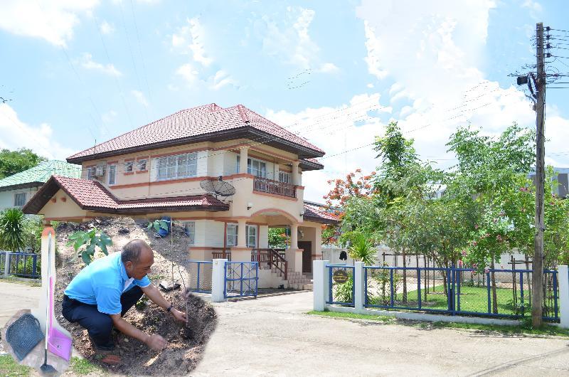 ภาพถ่าย ใช้ปุ่มลูกศร ซ้าย หรือ ขวา เลื่อนภาพถ่าย หรือปุ่มสามเหลี่ยมฉายภาพอัตโนมัติ  ถ้าต้องการบันทึกภาพ ใช้เมาส์คลิกขวาเลือกหัวข้อ  เป็นรูปภาพเป็น.. หรือ save as.. แสดงเต็มจอภาพ กุดปุ่ม F11 