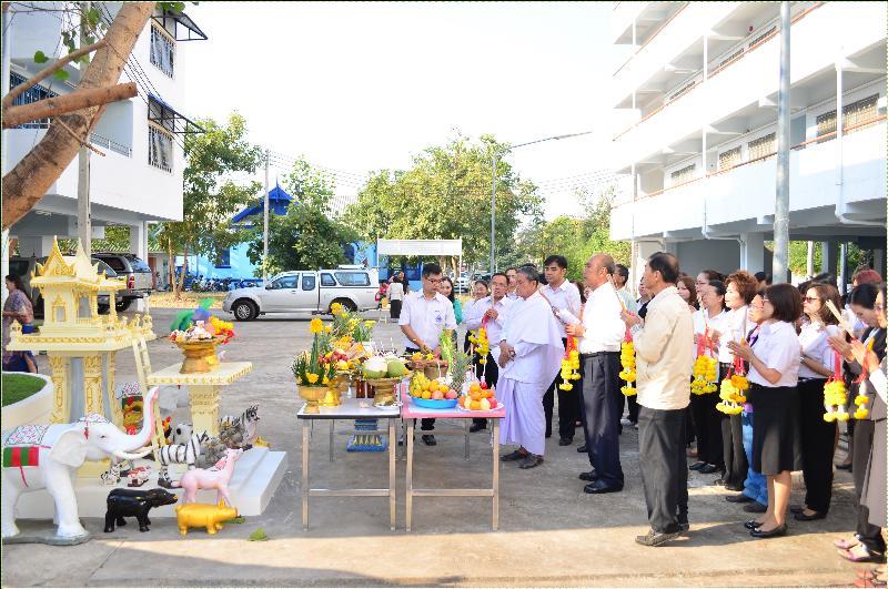 ภาพถ่าย ใช้ปุ่มลูกศร ซ้าย หรือ ขวา เลื่อนภาพถ่าย หรือปุ่มสามเหลี่ยมฉายภาพอัตโนมัติ  ถ้าต้องการบันทึกภาพ ใช้เมาส์คลิกขวาเลือกหัวข้อ  เป็นรูปภาพเป็น.. หรือ save as.. แสดงเต็มจอภาพ กุดปุ่ม F11 