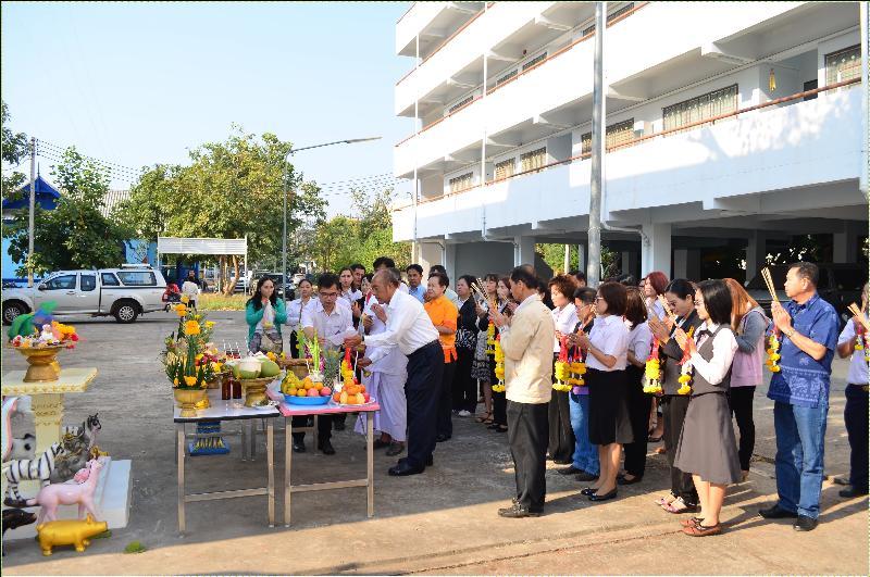 ภาพถ่าย ใช้ปุ่มลูกศร ซ้าย หรือ ขวา เลื่อนภาพถ่าย หรือปุ่มสามเหลี่ยมฉายภาพอัตโนมัติ  ถ้าต้องการบันทึกภาพ ใช้เมาส์คลิกขวาเลือกหัวข้อ  เป็นรูปภาพเป็น.. หรือ save as.. แสดงเต็มจอภาพ กุดปุ่ม F11 