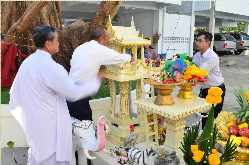 ภาพถ่าย ใช้ปุ่มลูกศร ซ้าย หรือ ขวา เลื่อนภาพถ่าย หรือปุ่มสามเหลี่ยมฉายภาพอัตโนมัติ  ถ้าต้องการบันทึกภาพ ใช้เมาส์คลิกขวาเลือกหัวข้อ  เป็นรูปภาพเป็น.. หรือ save as.. แสดงเต็มจอภาพ กุดปุ่ม F11 