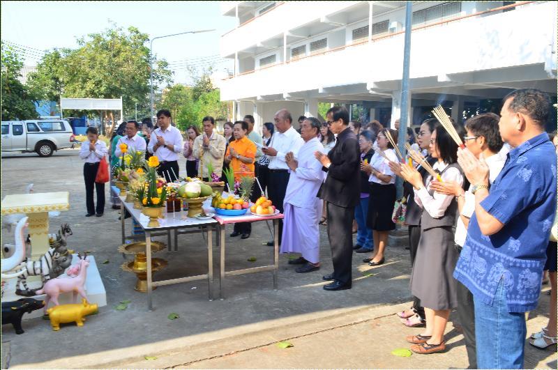 ภาพถ่าย ใช้ปุ่มลูกศร ซ้าย หรือ ขวา เลื่อนภาพถ่าย หรือปุ่มสามเหลี่ยมฉายภาพอัตโนมัติ  ถ้าต้องการบันทึกภาพ ใช้เมาส์คลิกขวาเลือกหัวข้อ  เป็นรูปภาพเป็น.. หรือ save as.. แสดงเต็มจอภาพ กุดปุ่ม F11 