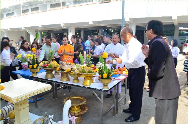 ภาพถ่าย ใช้ปุ่มลูกศร ซ้าย หรือ ขวา เลื่อนภาพถ่าย หรือปุ่มสามเหลี่ยมฉายภาพอัตโนมัติ  ถ้าต้องการบันทึกภาพ ใช้เมาส์คลิกขวาเลือกหัวข้อ  เป็นรูปภาพเป็น.. หรือ save as.. แสดงเต็มจอภาพ กุดปุ่ม F11 