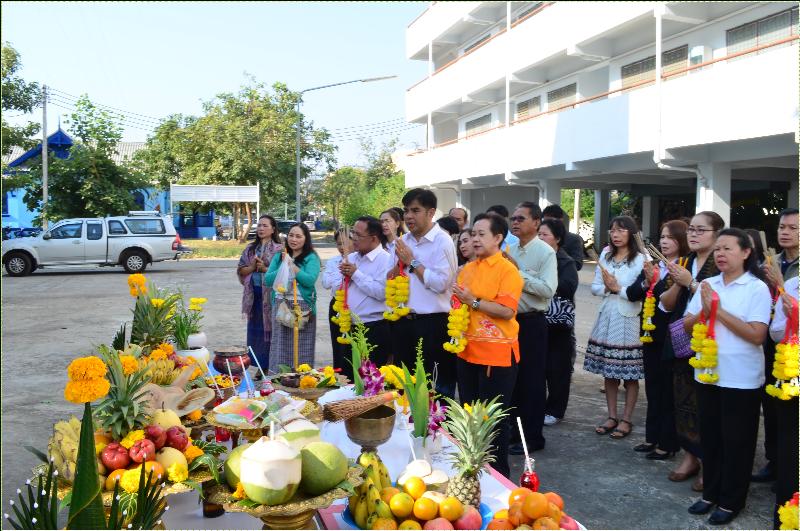 ภาพถ่าย ใช้ปุ่มลูกศร ซ้าย หรือ ขวา เลื่อนภาพถ่าย หรือปุ่มสามเหลี่ยมฉายภาพอัตโนมัติ  ถ้าต้องการบันทึกภาพ ใช้เมาส์คลิกขวาเลือกหัวข้อ  เป็นรูปภาพเป็น.. หรือ save as.. แสดงเต็มจอภาพ กุดปุ่ม F11 