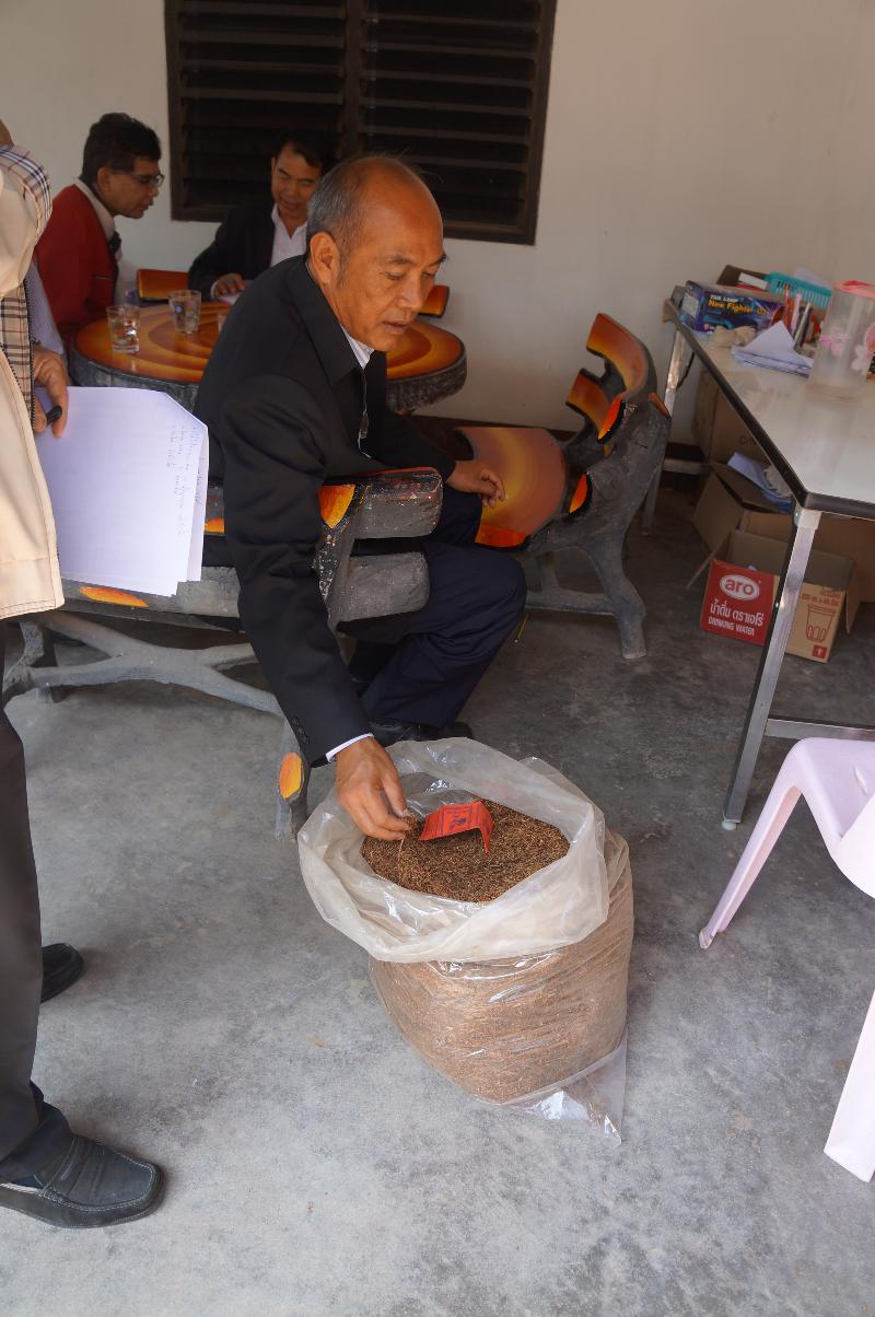 ภาพถ่าย ใช้ปุ่มลูกศร ซ้าย หรือ ขวา เลื่อนภาพถ่าย หรือปุ่มสามเหลี่ยมฉายภาพอัตโนมัติ  ถ้าต้องการบันทึกภาพ ใช้เมาส์คลิกขวาเลือกหัวข้อ  เป็นรูปภาพเป็น.. หรือ save as.. แสดงเต็มจอภาพ กุดปุ่ม F11 