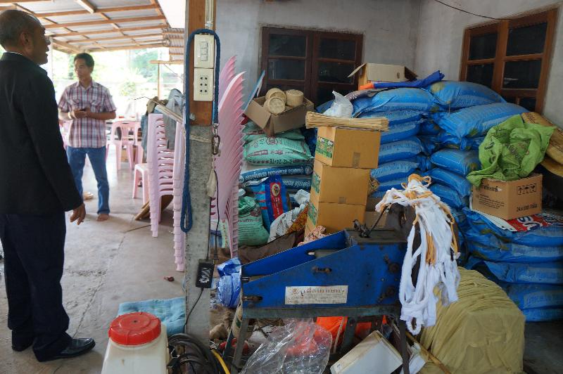 ภาพถ่าย ใช้ปุ่มลูกศร ซ้าย หรือ ขวา เลื่อนภาพถ่าย หรือปุ่มสามเหลี่ยมฉายภาพอัตโนมัติ  ถ้าต้องการบันทึกภาพ ใช้เมาส์คลิกขวาเลือกหัวข้อ  เป็นรูปภาพเป็น.. หรือ save as.. แสดงเต็มจอภาพ กุดปุ่ม F11 