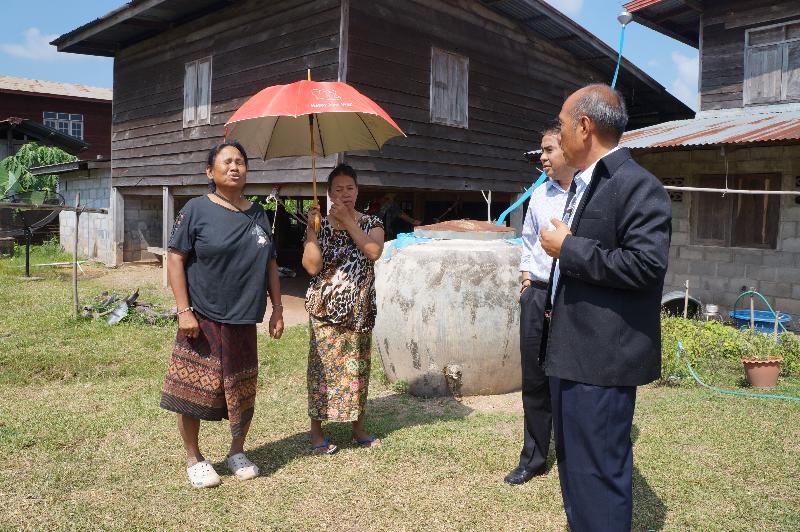 ภาพถ่าย ใช้ปุ่มลูกศร ซ้าย หรือ ขวา เลื่อนภาพถ่าย หรือปุ่มสามเหลี่ยมฉายภาพอัตโนมัติ  ถ้าต้องการบันทึกภาพ ใช้เมาส์คลิกขวาเลือกหัวข้อ  เป็นรูปภาพเป็น.. หรือ save as.. แสดงเต็มจอภาพ กุดปุ่ม F11 