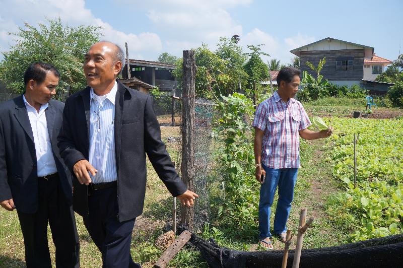 ภาพถ่าย ใช้ปุ่มลูกศร ซ้าย หรือ ขวา เลื่อนภาพถ่าย หรือปุ่มสามเหลี่ยมฉายภาพอัตโนมัติ  ถ้าต้องการบันทึกภาพ ใช้เมาส์คลิกขวาเลือกหัวข้อ  เป็นรูปภาพเป็น.. หรือ save as.. แสดงเต็มจอภาพ กุดปุ่ม F11 