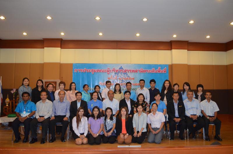 ภาพถ่าย ใช้ปุ่มลูกศร ซ้าย หรือ ขวา เลื่อนภาพถ่าย หรือปุ่มสามเหลี่ยมฉายภาพอัตโนมัติ  ถ้าต้องการบันทึกภาพ ใช้เมาส์คลิกขวาเลือกหัวข้อ  เป็นรูปภาพเป็น.. หรือ save as.. แสดงเต็มจอภาพ กุดปุ่ม F11 