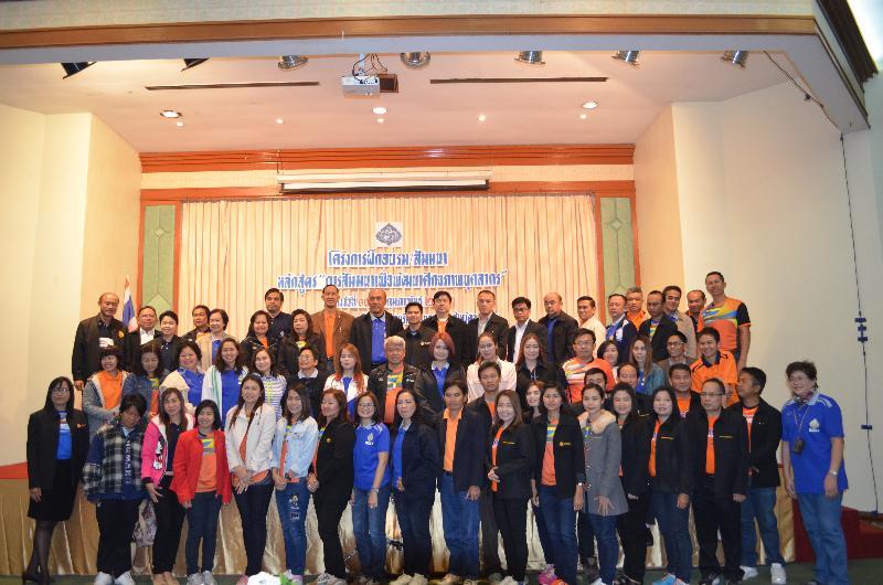 ภาพถ่าย ใช้ปุ่มลูกศร ซ้าย หรือ ขวา เลื่อนภาพถ่าย หรือปุ่มสามเหลี่ยมฉายภาพอัตโนมัติ  ถ้าต้องการบันทึกภาพ ใช้เมาส์คลิกขวาเลือกหัวข้อ  เป็นรูปภาพเป็น.. หรือ save as.. แสดงเต็มจอภาพ กุดปุ่ม F11 