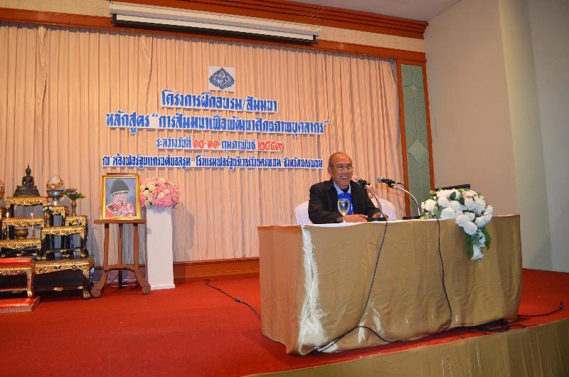 ภาพถ่าย ใช้ปุ่มลูกศร ซ้าย หรือ ขวา เลื่อนภาพถ่าย หรือปุ่มสามเหลี่ยมฉายภาพอัตโนมัติ  ถ้าต้องการบันทึกภาพ ใช้เมาส์คลิกขวาเลือกหัวข้อ  เป็นรูปภาพเป็น.. หรือ save as.. แสดงเต็มจอภาพ กุดปุ่ม F11 