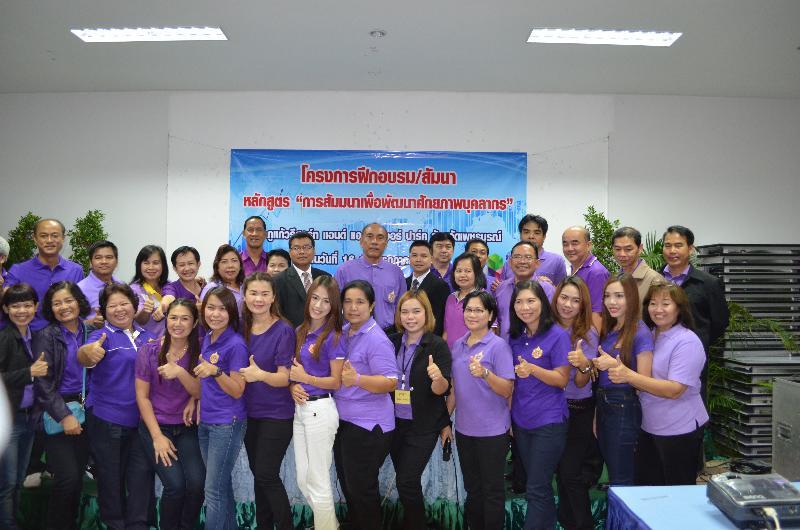 ภาพถ่าย ใช้ปุ่มลูกศร ซ้าย หรือ ขวา เลื่อนภาพถ่าย หรือปุ่มสามเหลี่ยมฉายภาพอัตโนมัติ  ถ้าต้องการบันทึกภาพ ใช้เมาส์คลิกขวาเลือกหัวข้อ  เป็นรูปภาพเป็น.. หรือ save as.. แสดงเต็มจอภาพ กุดปุ่ม F11 