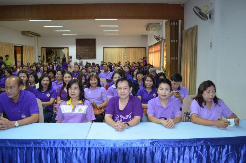 ภาพถ่าย ใช้ปุ่มลูกศร ซ้าย หรือ ขวา เลื่อนภาพถ่าย หรือปุ่มสามเหลี่ยมฉายภาพอัตโนมัติ  ถ้าต้องการบันทึกภาพ ใช้เมาส์คลิกขวาเลือกหัวข้อ  เป็นรูปภาพเป็น.. หรือ save as.. แสดงเต็มจอภาพ กุดปุ่ม F11 