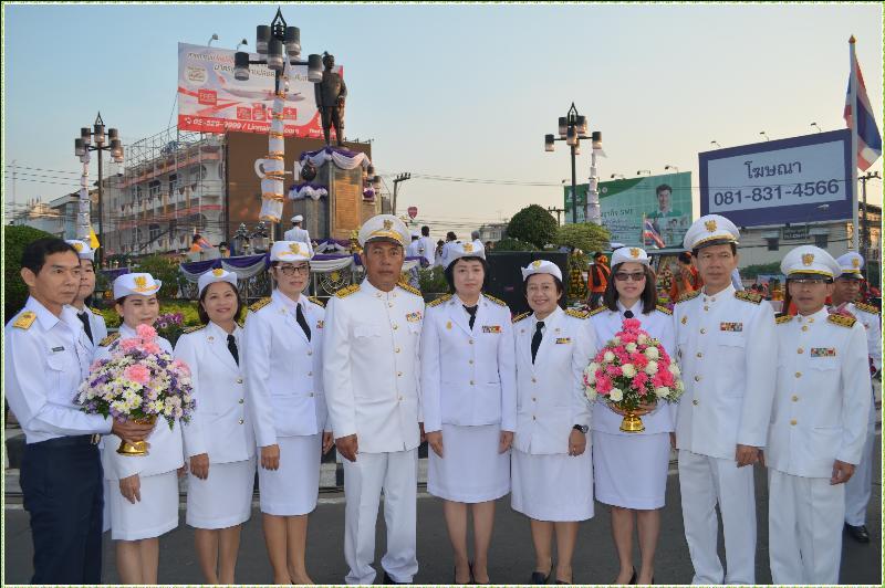 ภาพถ่าย ใช้ปุ่มลูกศร ซ้าย หรือ ขวา เลื่อนภาพถ่าย หรือปุ่มสามเหลี่ยมฉายภาพอัตโนมัติ  ถ้าต้องการบันทึกภาพ ใช้เมาส์คลิกขวาเลือกหัวข้อ  เป็นรูปภาพเป็น.. หรือ save as.. แสดงเต็มจอภาพ กุดปุ่ม F11 