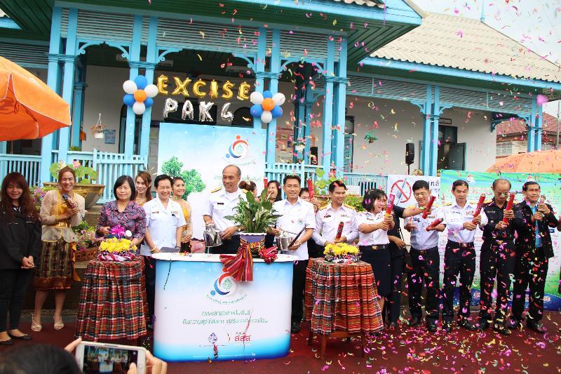 ภาพถ่าย ใช้ปุ่มลูกศร ซ้าย หรือ ขวา เลื่อนภาพถ่าย หรือปุ่มสามเหลี่ยมฉายภาพอัตโนมัติ  ถ้าต้องการบันทึกภาพ ใช้เมาส์คลิกขวาเลือกหัวข้อ  เป็นรูปภาพเป็น.. หรือ save as.. แสดงเต็มจอภาพ กุดปุ่ม F11 