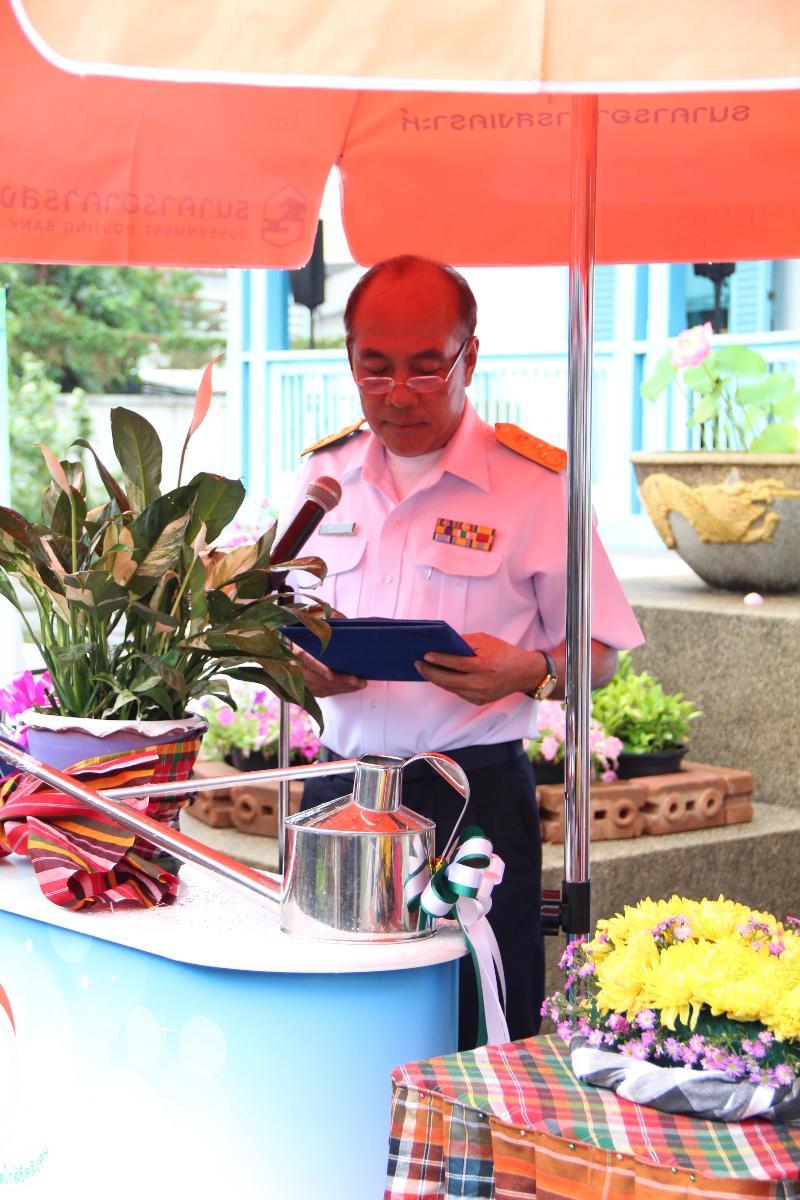 ภาพถ่าย ใช้ปุ่มลูกศร ซ้าย หรือ ขวา เลื่อนภาพถ่าย หรือปุ่มสามเหลี่ยมฉายภาพอัตโนมัติ  ถ้าต้องการบันทึกภาพ ใช้เมาส์คลิกขวาเลือกหัวข้อ  เป็นรูปภาพเป็น.. หรือ save as.. แสดงเต็มจอภาพ กุดปุ่ม F11 